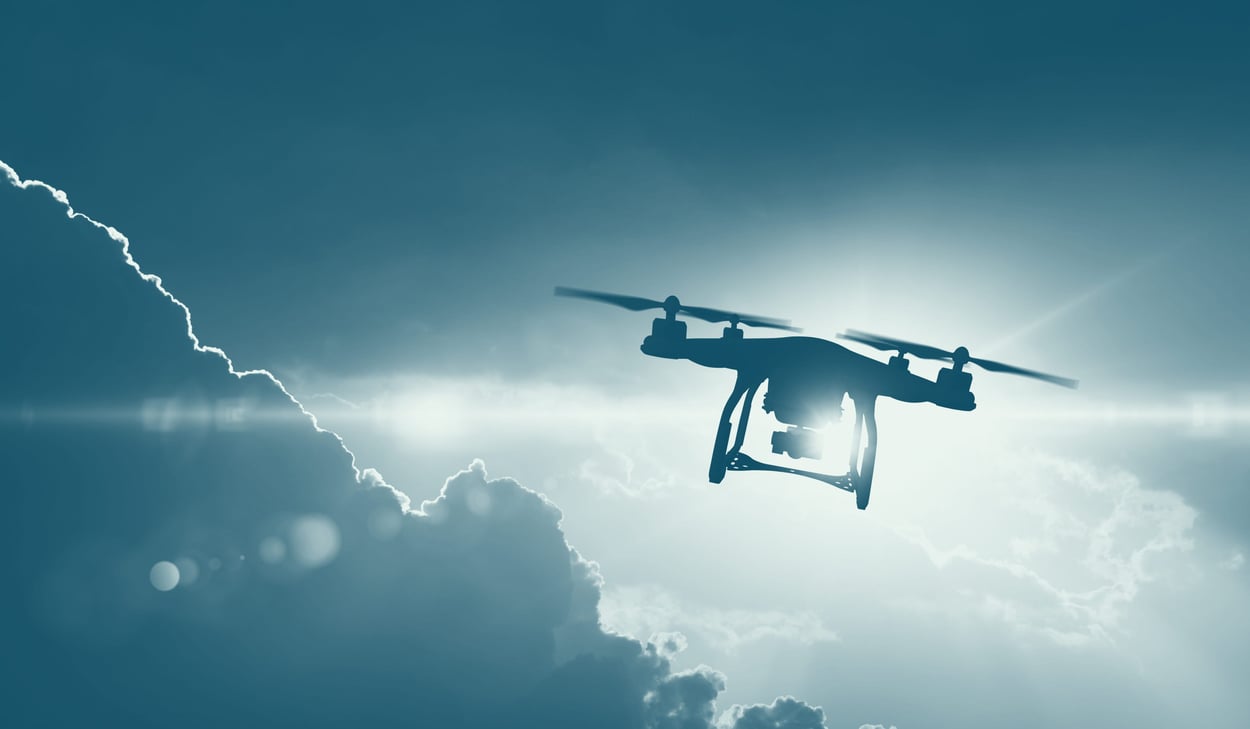 Drönare på en blå himmel