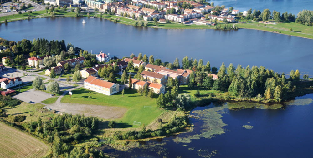Flygbild över Bollnäs folkhögskola